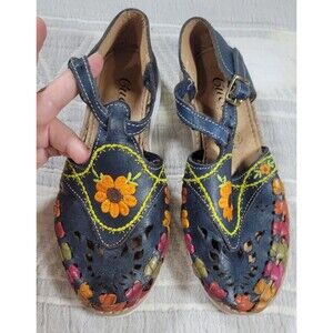 Cucos Calzado Leather Mary Jane Shoes Size 6 Blue Multicolor Floral‎ Embroidered